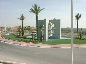Proyecto de rotonda con fuente y césped en Algorfa