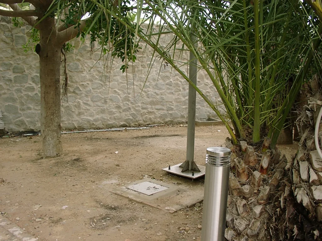 Preparación de zona ajardinada con fuente ornamental en Orihuela Playa