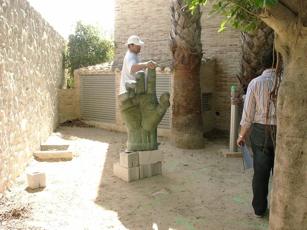 Trabajos de paisajismo en jardín mediterráneo de Orihuela Playa